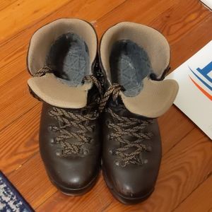 Mens hiking boots